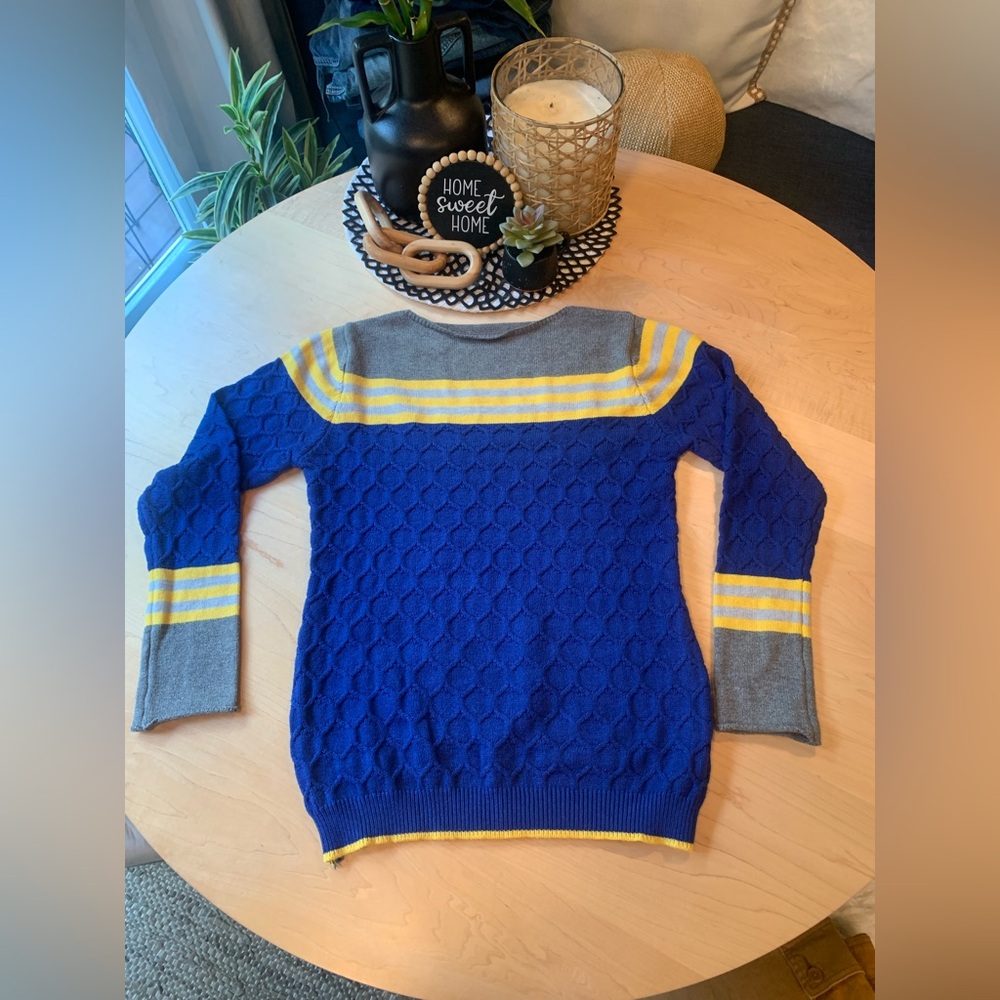 NWOT Women’s color block sweater size Large/Medium